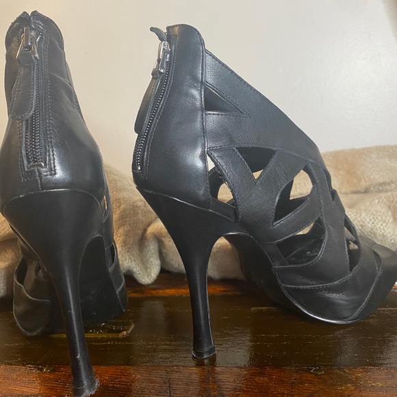 GUESS Dipped Ankle Heels - Picture 8 of 8